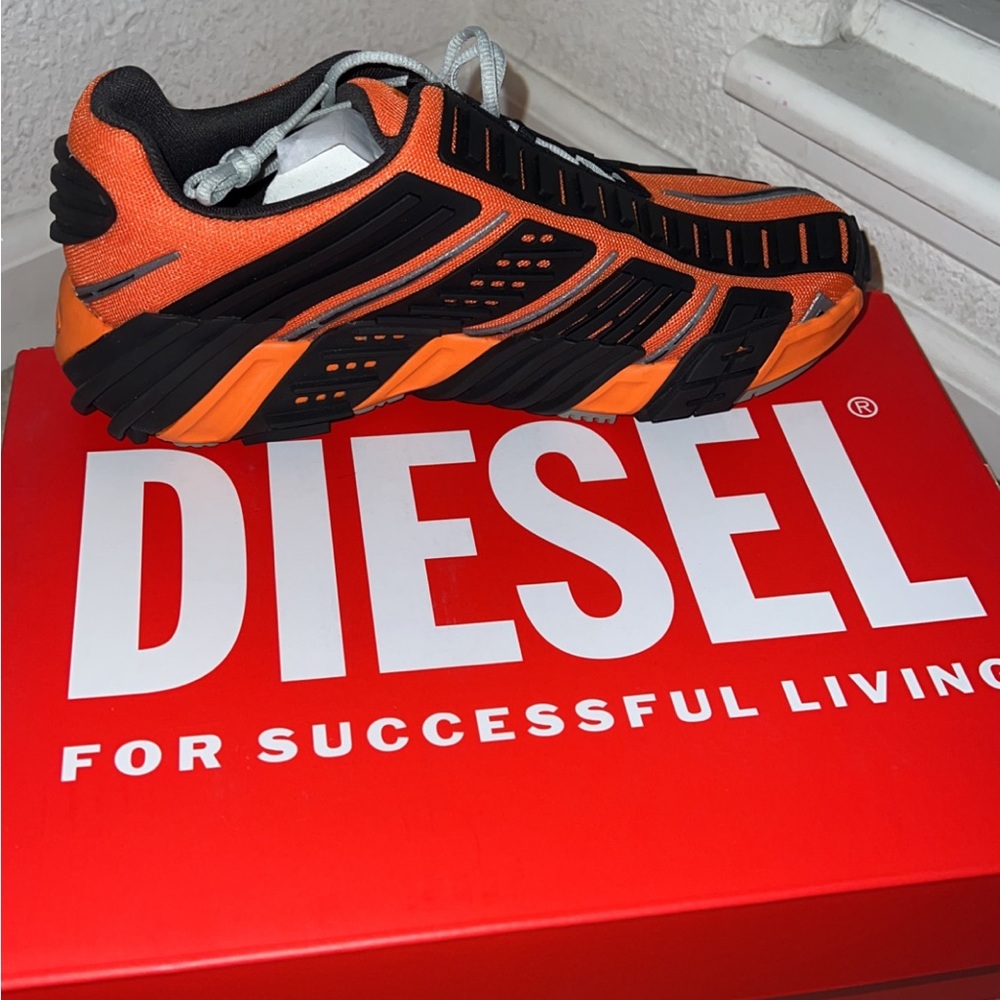 Men’s sneakers shoes diesel size 8US brand new
